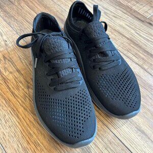 2/$40 Sz 9 CROCS 👟Women’s runners, Black & Grey, comfy  even wear barefoot
